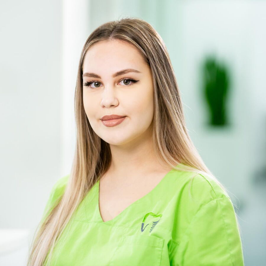 Natalja Koval, Auszubildende in der Zahnarztpraxis Falla / Zahn S.P.A.